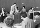 札幌眼内レンズ連絡会で話し合いをしている様子